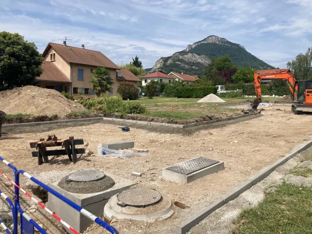 Travaux de VRB et viabilisation d'un lotissement par l'entreprise Arnaud Genève à Voreppe.